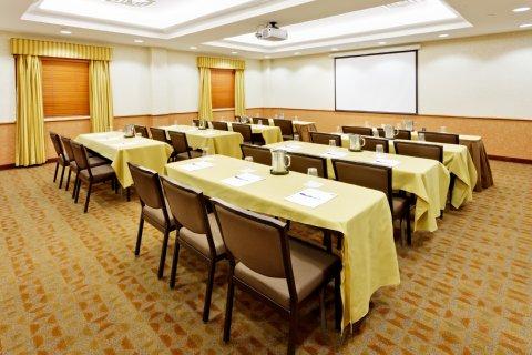 Express & East End By Ihg Hotel Riverhead