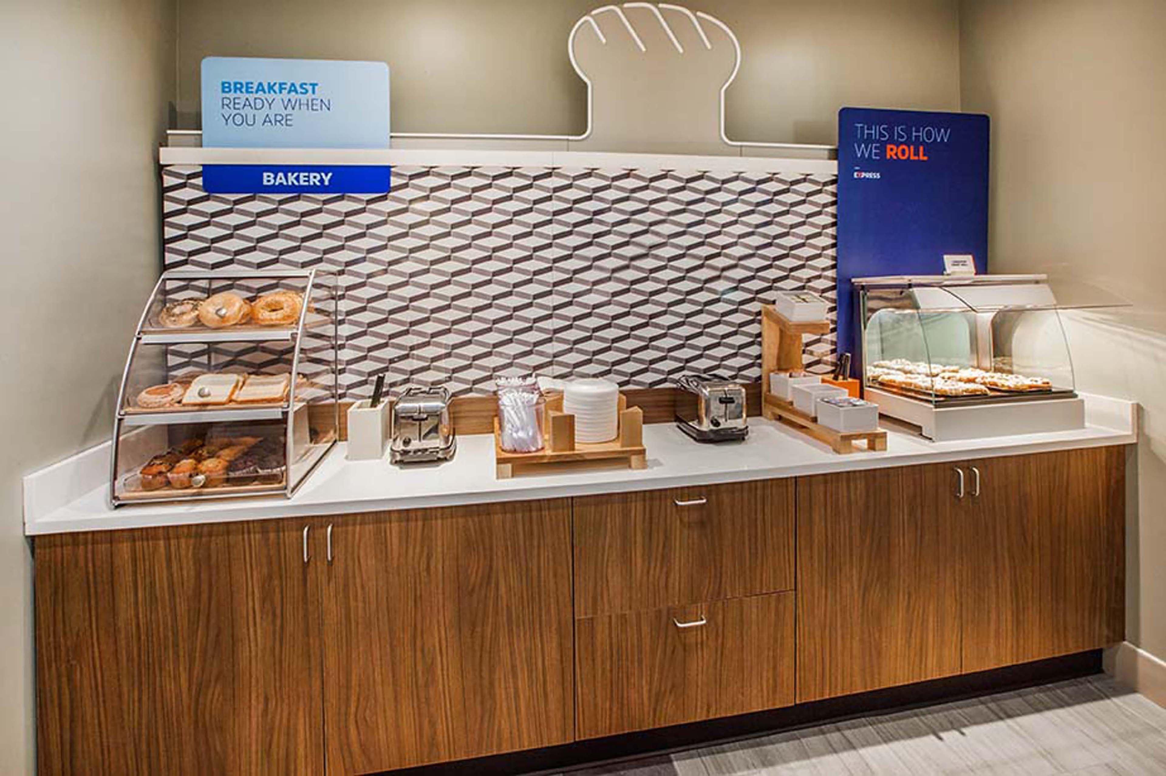 Hotel Express & East End By Ihg 2*
