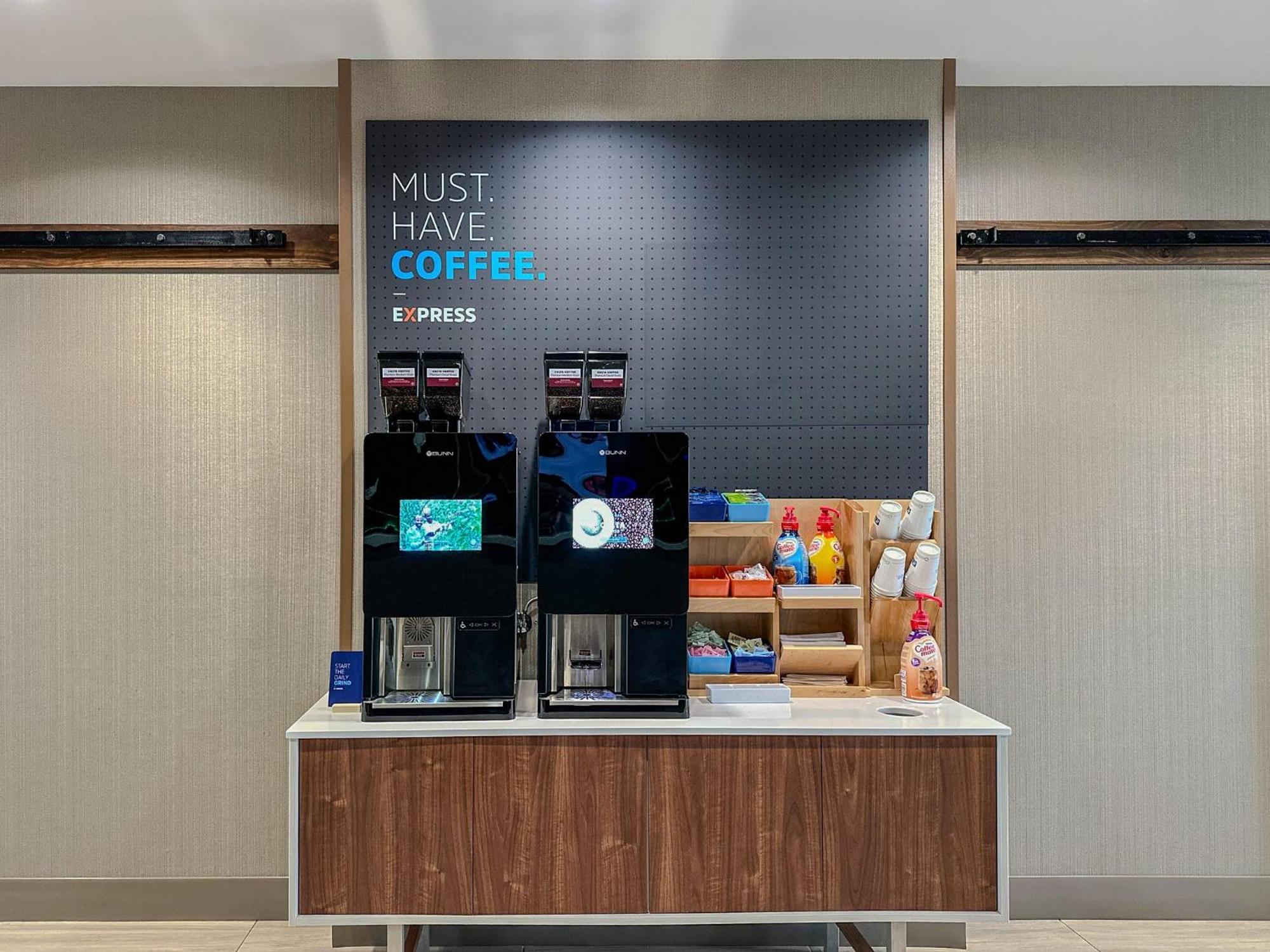 Express & East End By Ihg Riverhead