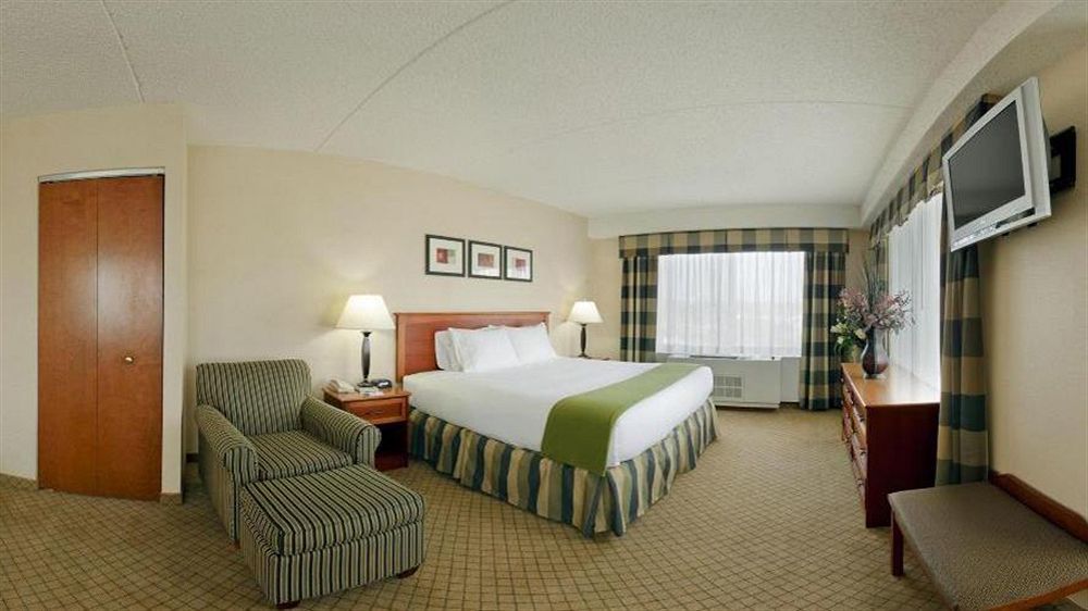 Express & East End By Ihg 2*