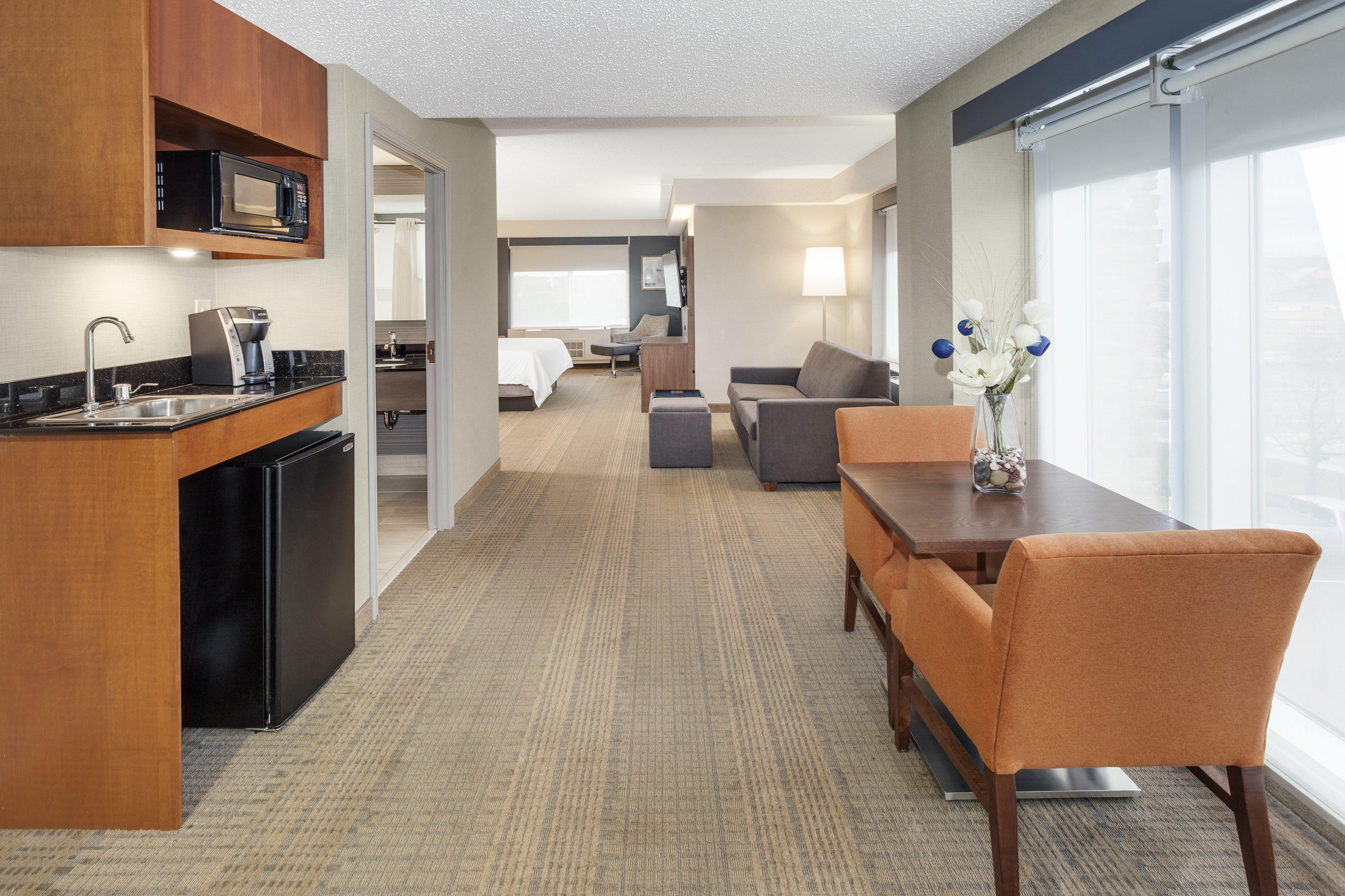 Holiday Express & East End By Ihg Hotel 2*