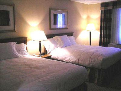 Hotel Holiday Express & East End By Ihg 2*
